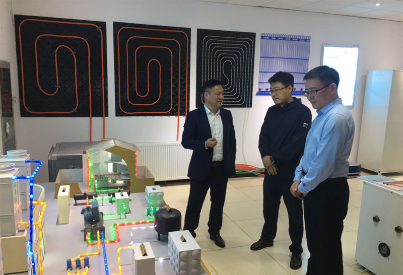 熱烈歡迎七臺(tái)河市經(jīng)濟(jì)開發(fā)區(qū)郭主任一行蒞臨我司參觀指導(dǎo)